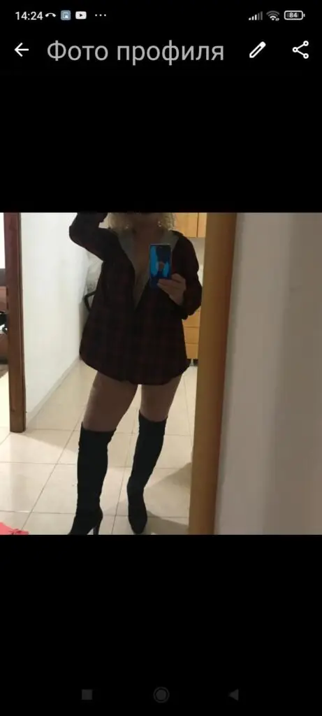 בלונדינית אמיתית בתמונות אמיתיות