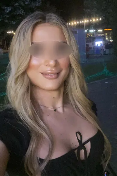 סטלה הגיעה מחו"ל לכמה ימים בדירה פרטית