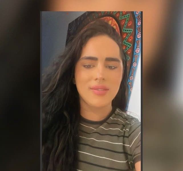 טרנסית בת 22 טבעית לגמרי